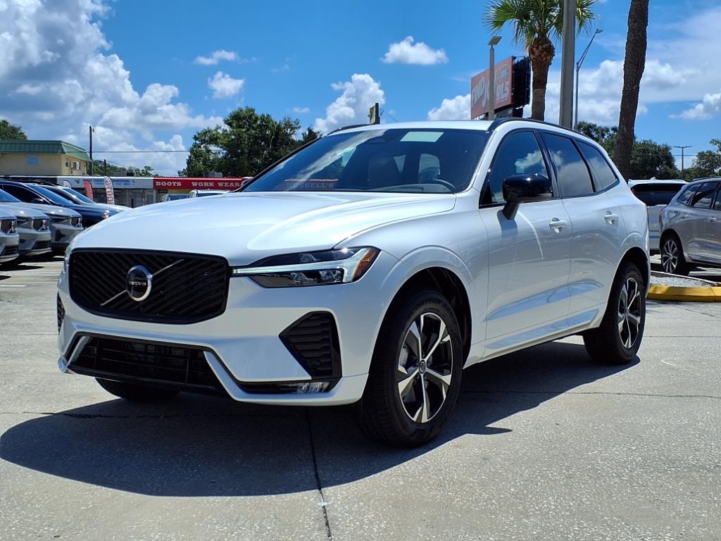 2026 Volvo XC60 B5 Core photo 3