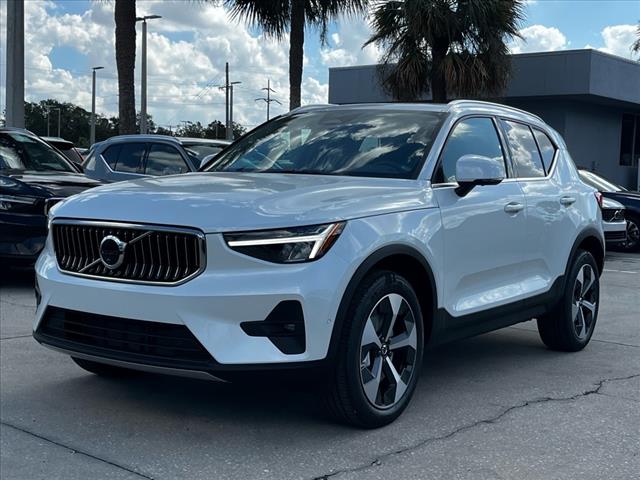 2025 Volvo XC40 Plus photo 3