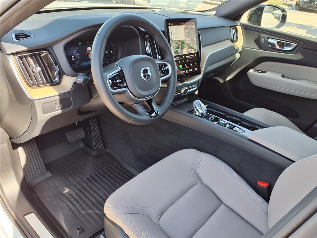 2026 Volvo XC60 Plus - Photo 12