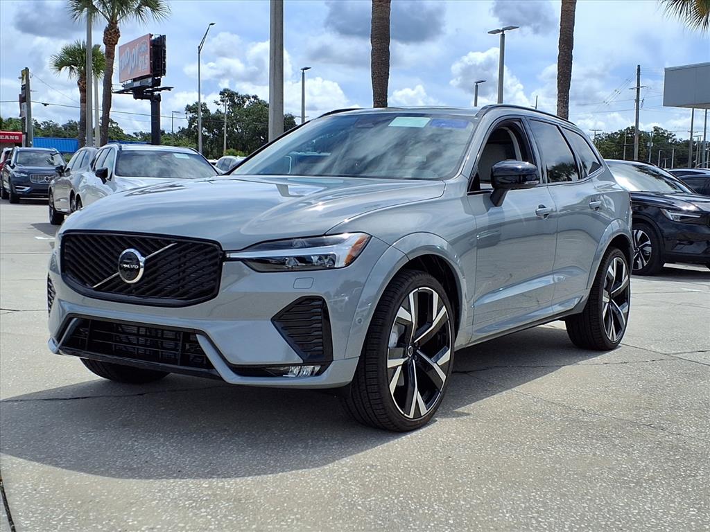 2026 Volvo XC60 B5 photo 3