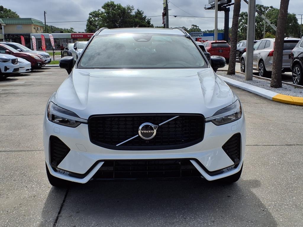 2025 Volvo XC60 B5 Core photo 2