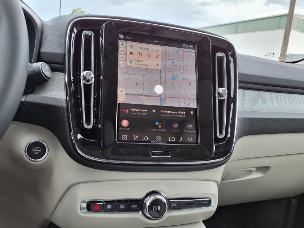 2026 Volvo XC40 Plus - Photo 15