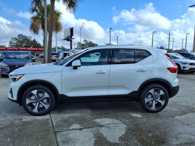 2025 Volvo XC40 Core photo 2