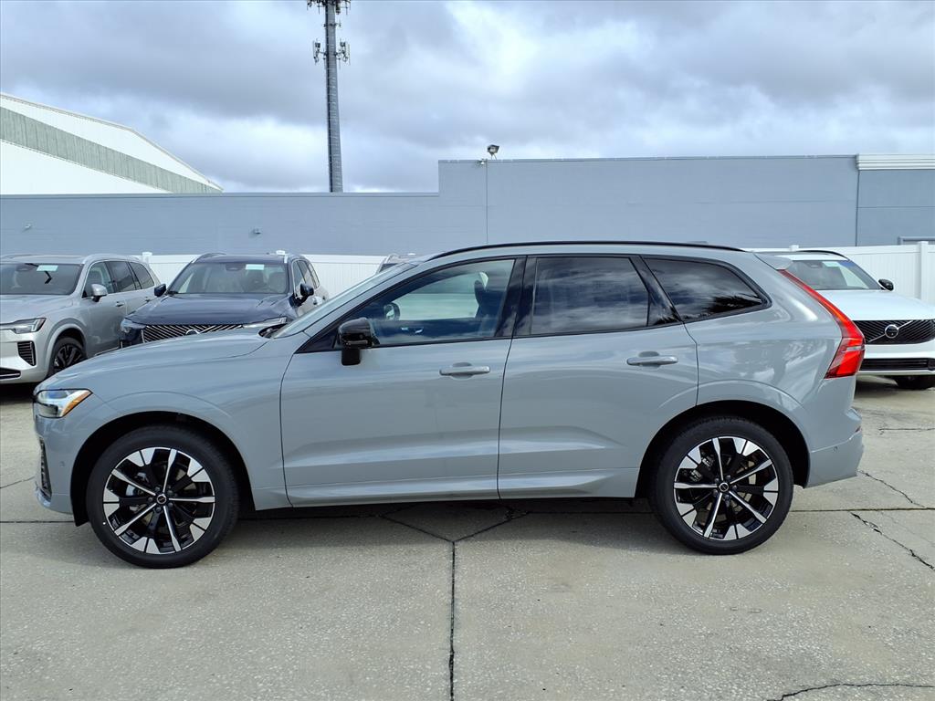 2026 Volvo XC60 B5 Plus photo 4
