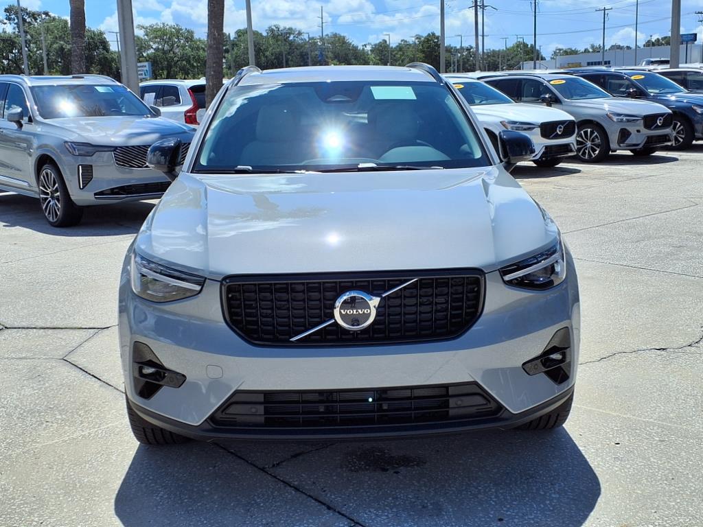 2026 Volvo XC40 Plus photo 2