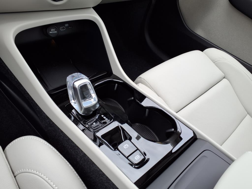 2026 Volvo XC40 Plus - Photo 14