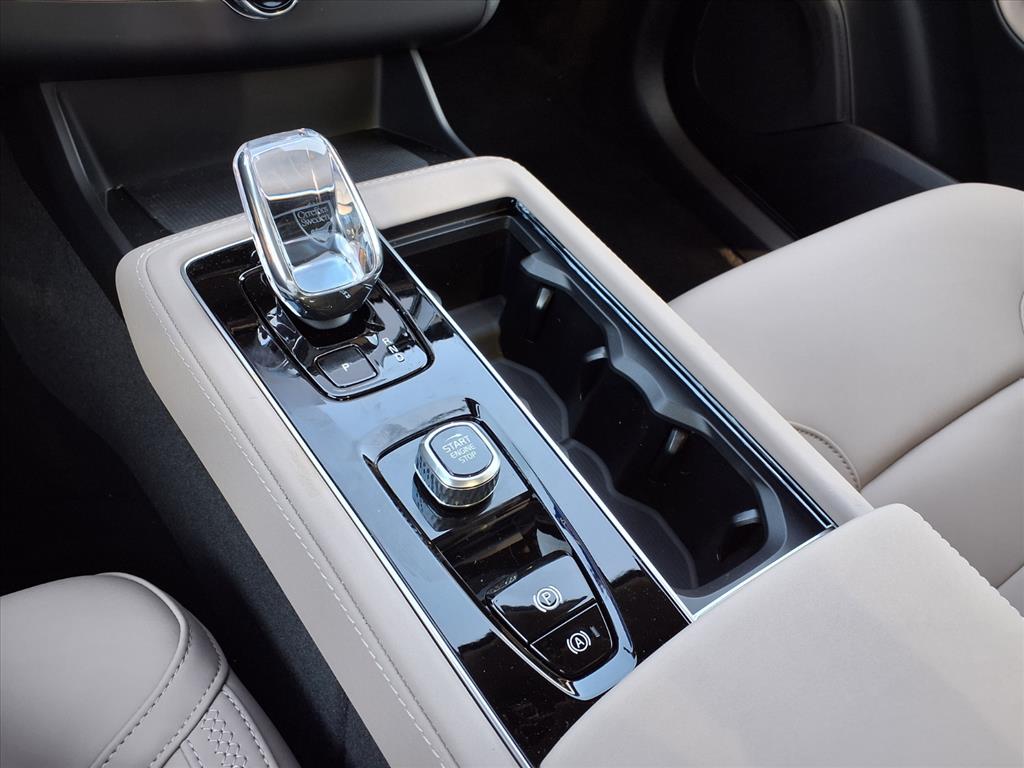 2026 Volvo XC90 Plus - Photo 14