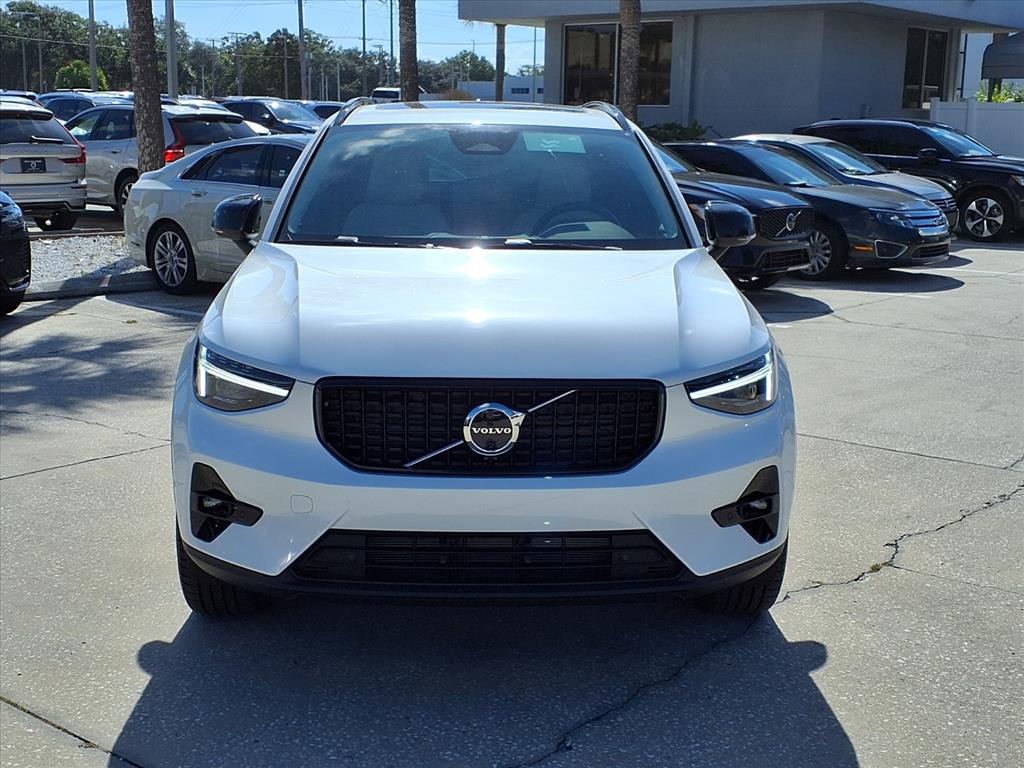 2026 Volvo XC40 Plus photo 2
