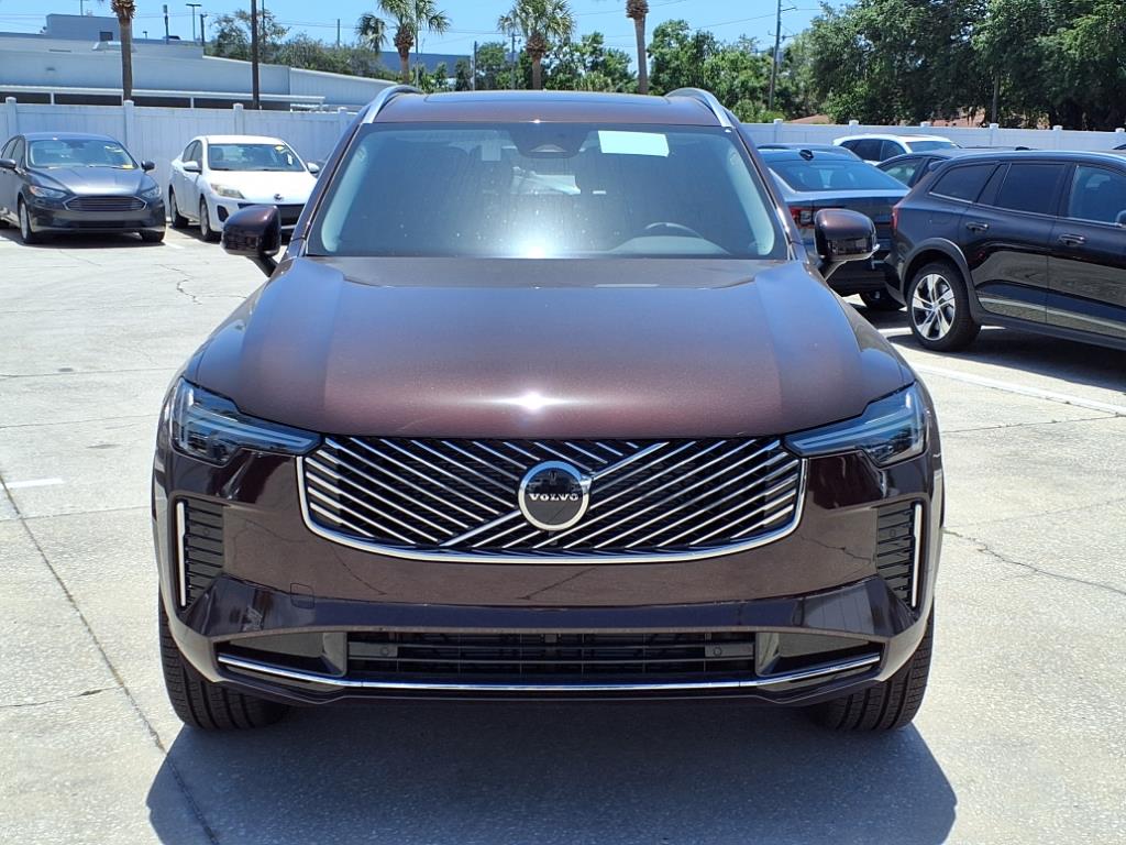 2025 Volvo XC90 B5 Core photo 2