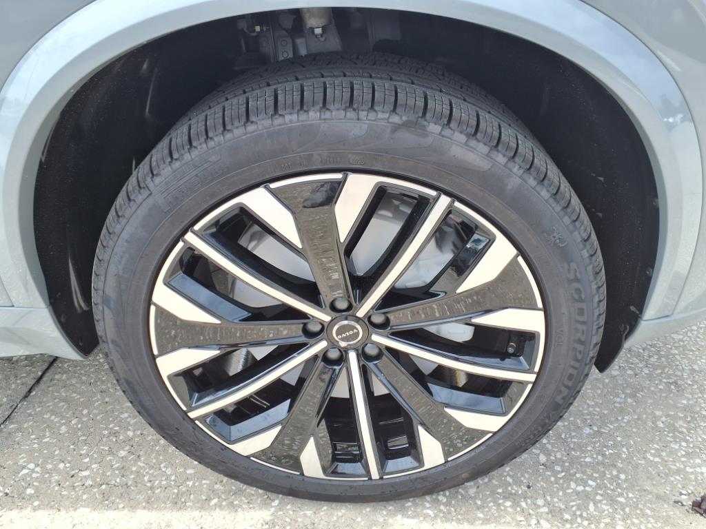 2026 Volvo XC90 Plus - Photo 9