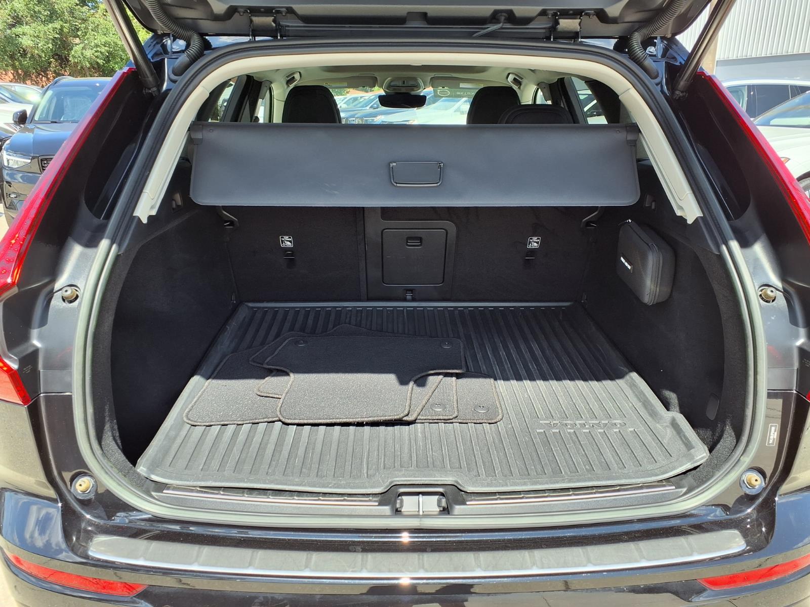 2023 Volvo XC60 Plus - Photo 18
