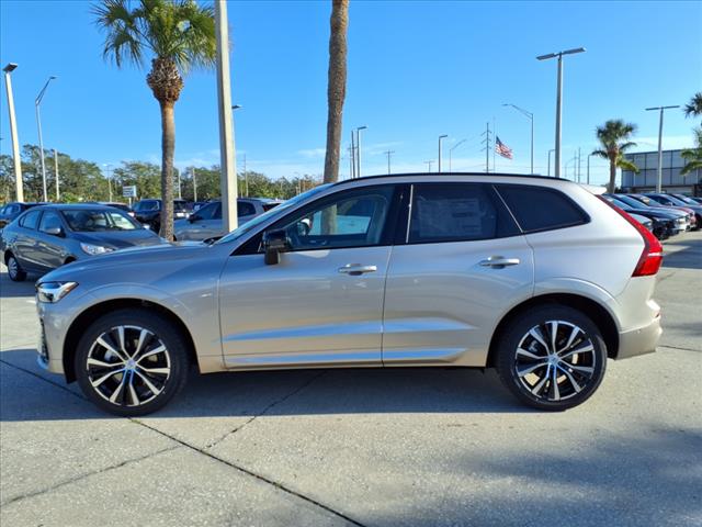 2025 Volvo XC60 B5 Plus photo 4