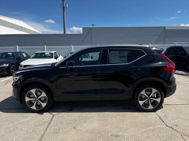 2025 Volvo XC40 Core photo 4