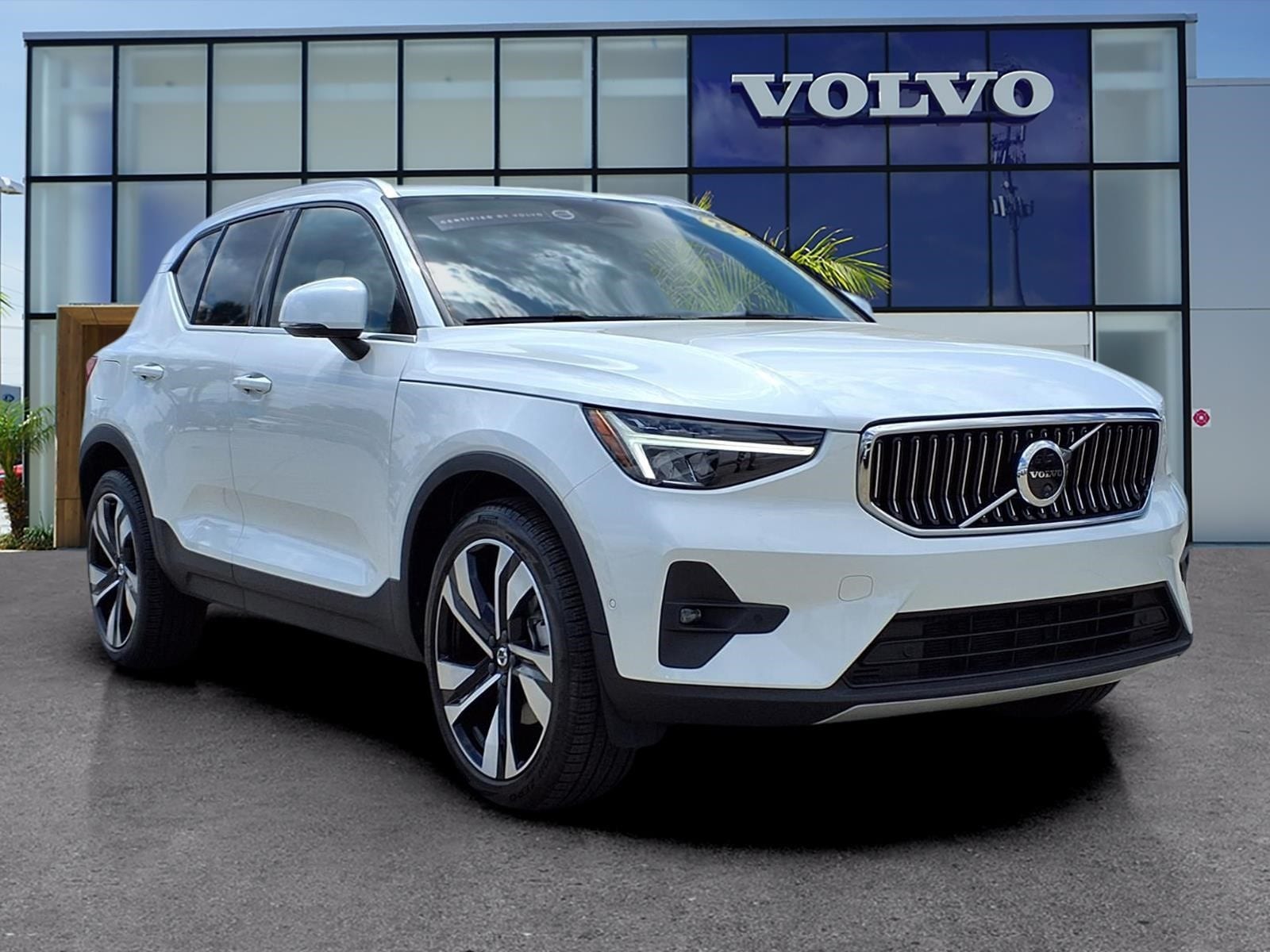 2023 Volvo XC40 SUV 