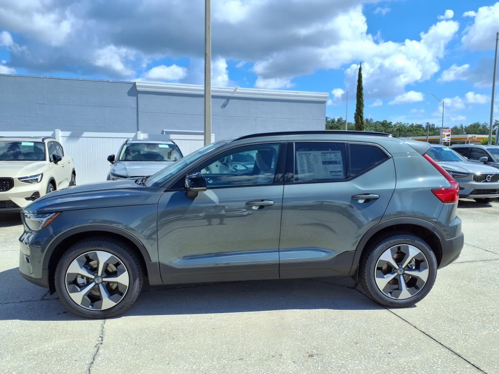 2026 Volvo XC40 Plus photo 4