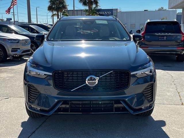 2025 Volvo XC60 B5 Core photo 2