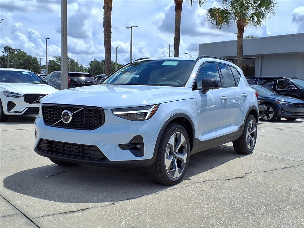 New 2026 Volvo XC40 B5 Plus SUV