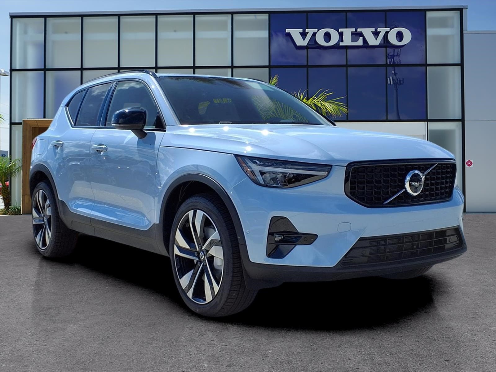 2026 Volvo XC40 B5 Plus Dark AWD's photo