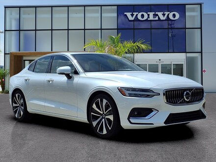 2023 Volvo S60 B5 Ultimate Bright Theme Sedan