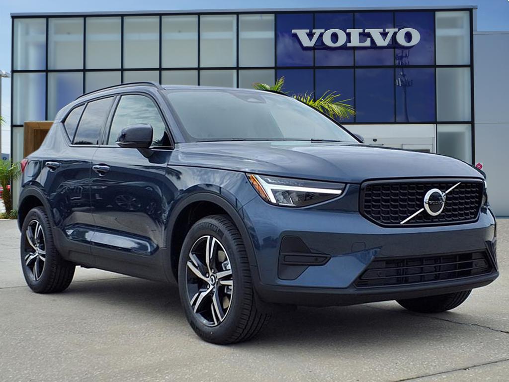 2026 Volvo XC40 Core's photo