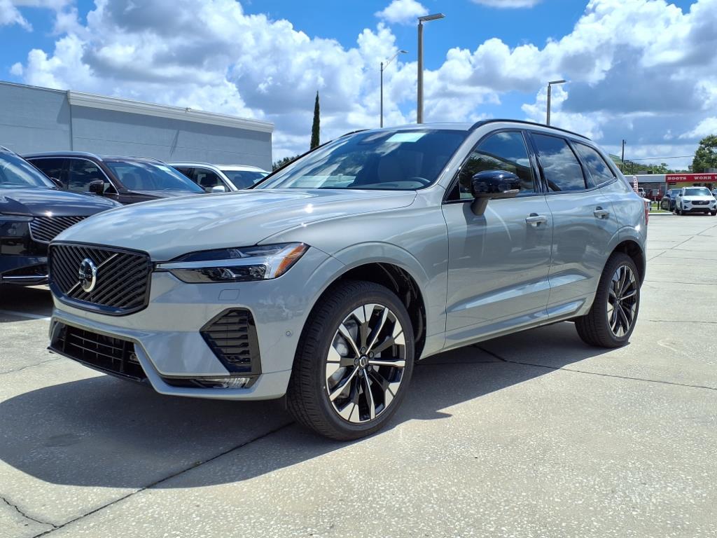 2026 Volvo XC60 B5 Plus photo 3