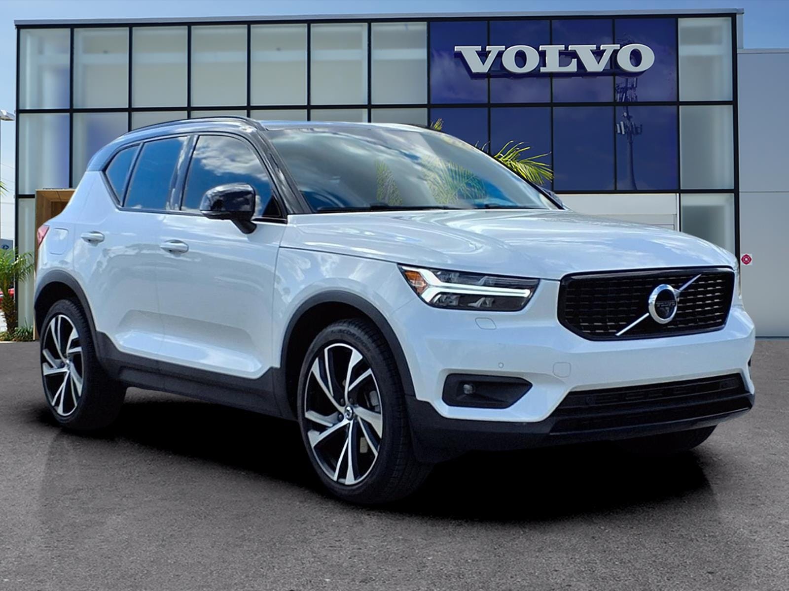 2022 Volvo XC40 R-Design