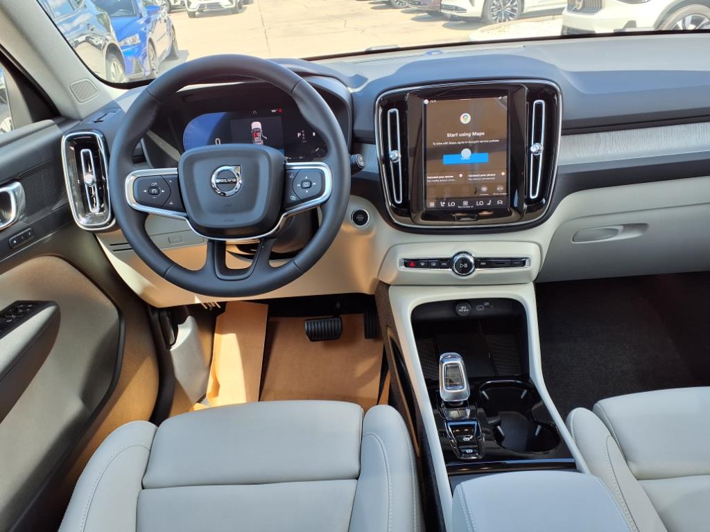 2026 Volvo XC40 Plus - Photo 11