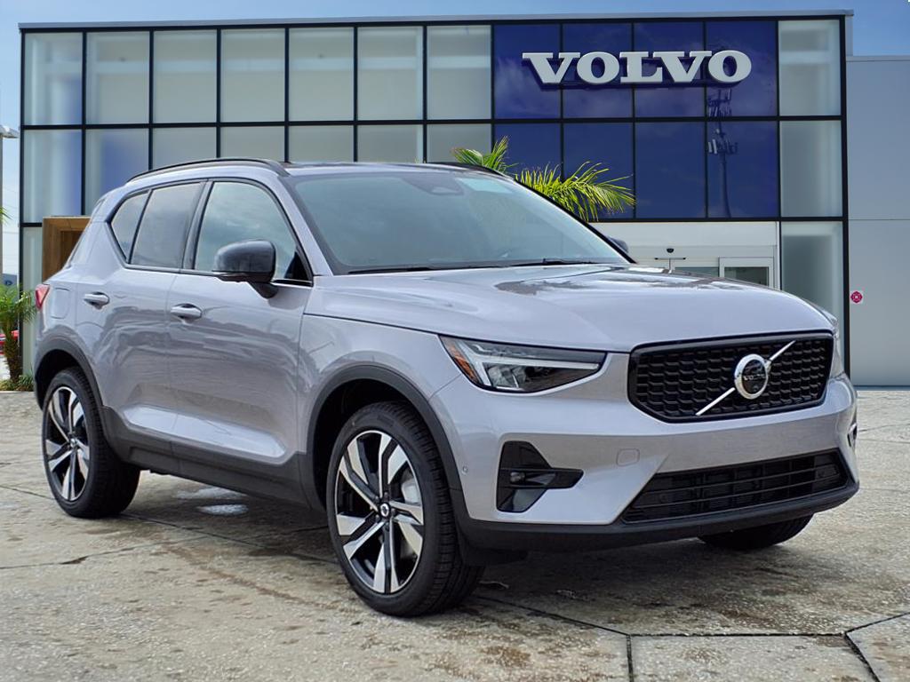 2026 Volvo XC40 Plus's photo