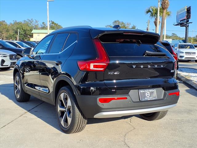 2025 Volvo XC40 Core photo 4