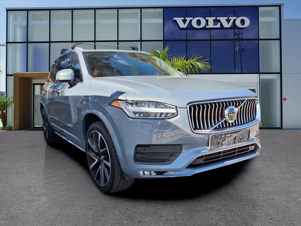 2021 Volvo XC90 Momentum's photo