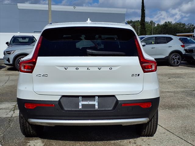 2025 Volvo XC40 Core photo 4