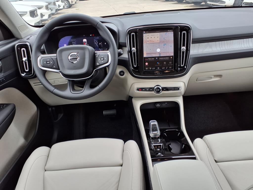 2026 Volvo XC40 Plus - Photo 11
