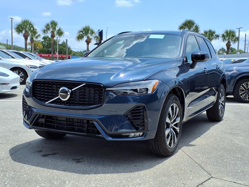 2025 Volvo XC60 B5 Core photo 3