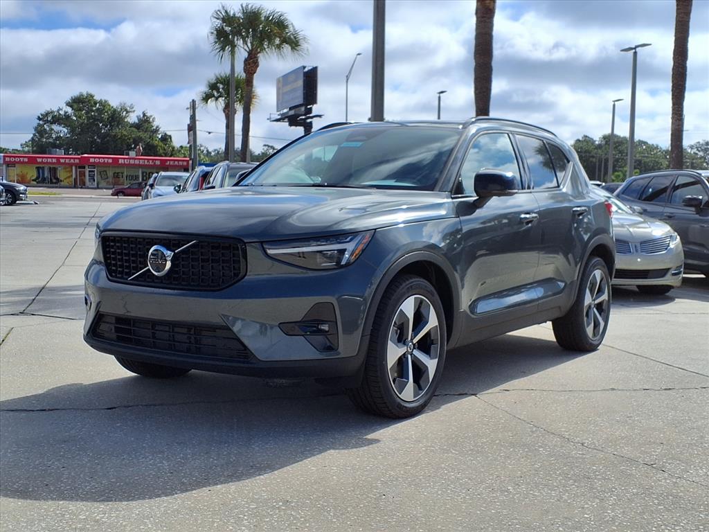 2026 Volvo XC40 Plus photo 3