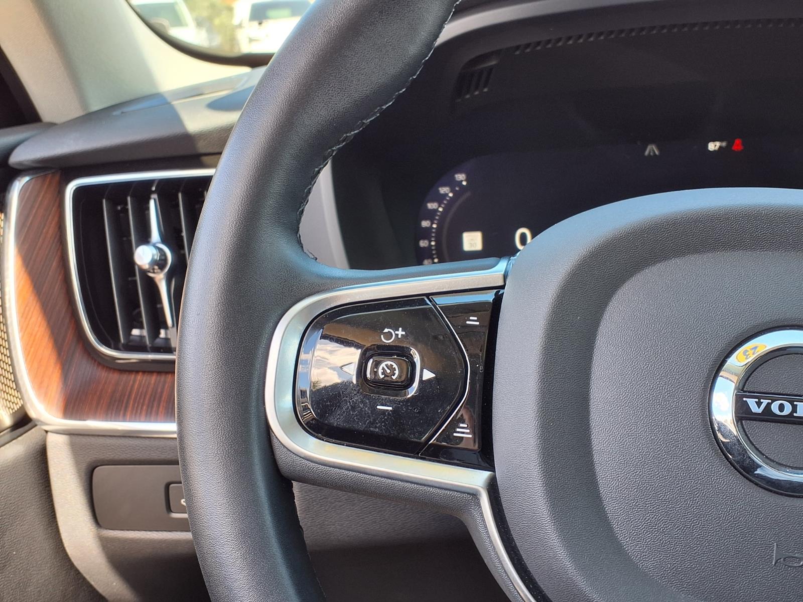 2023 Volvo XC60 Plus - Photo 29