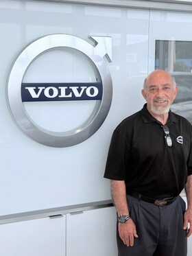 Staff member Irwin Simon from ID_850a6a