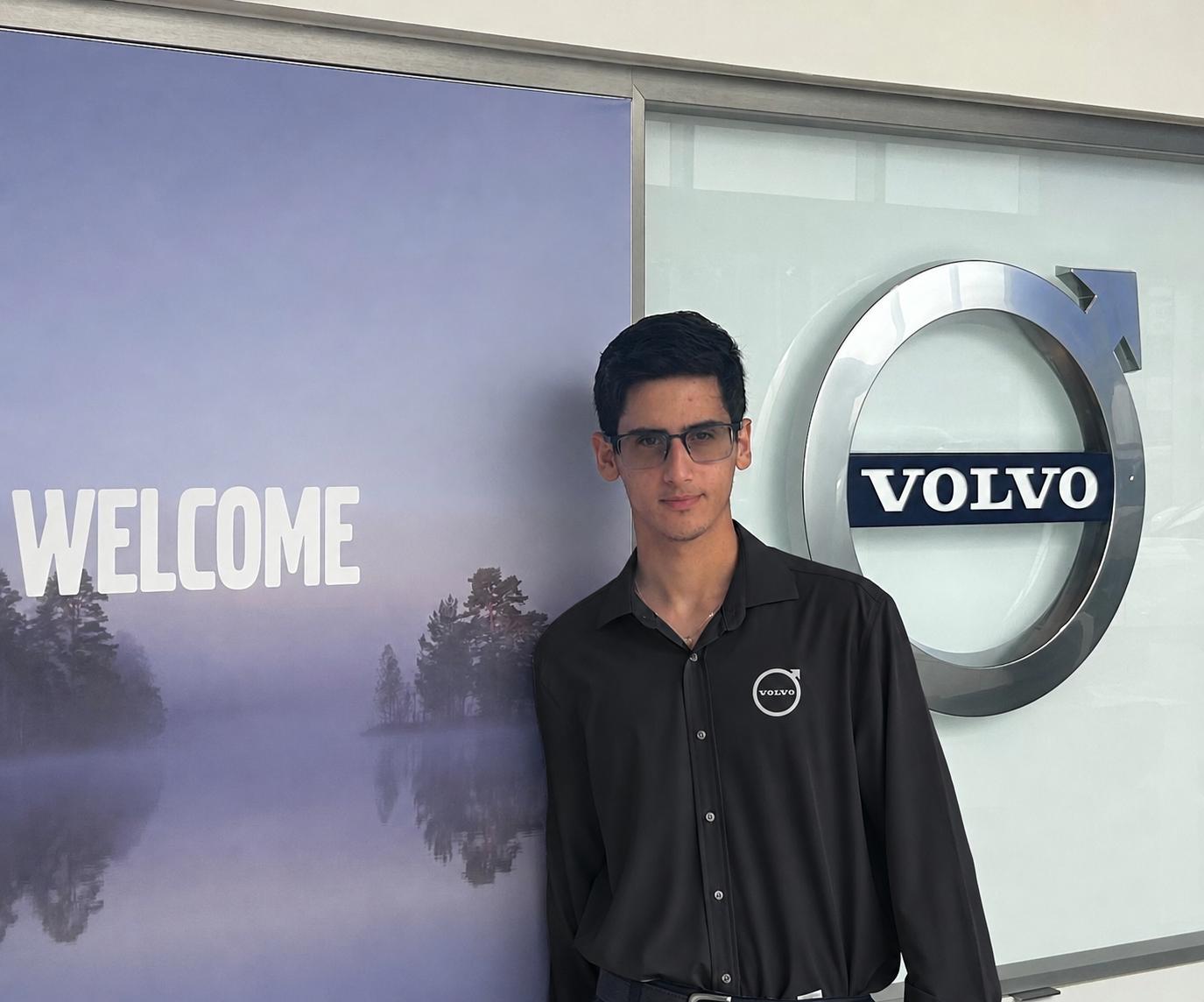 Staff member Pedro Alonso from ID_b3d6b84745f1