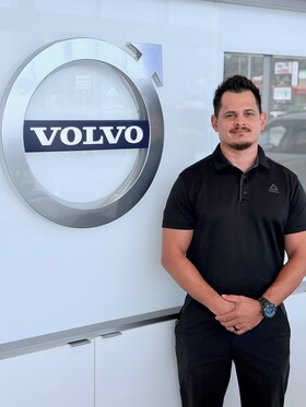 Staff member Josue Fernandez from ID_fa818ec5bce3