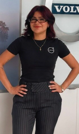 Staff member Lianna Martinez from ID_b3d6b84745f1