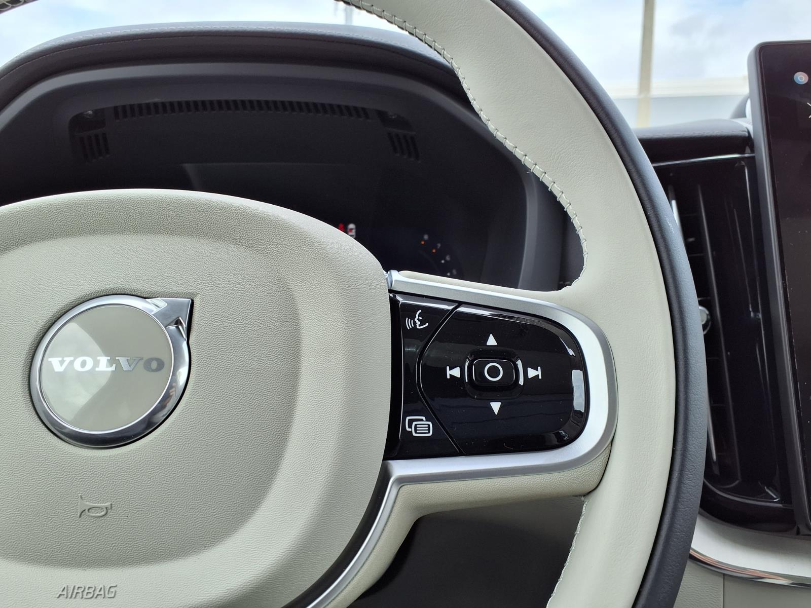 2026 Volvo XC60 Ultra - Photo 18