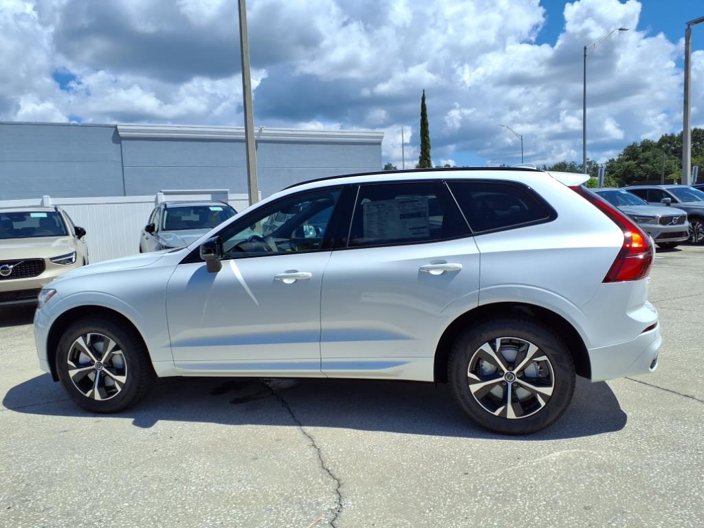 2026 Volvo XC60 B5 Core photo 4