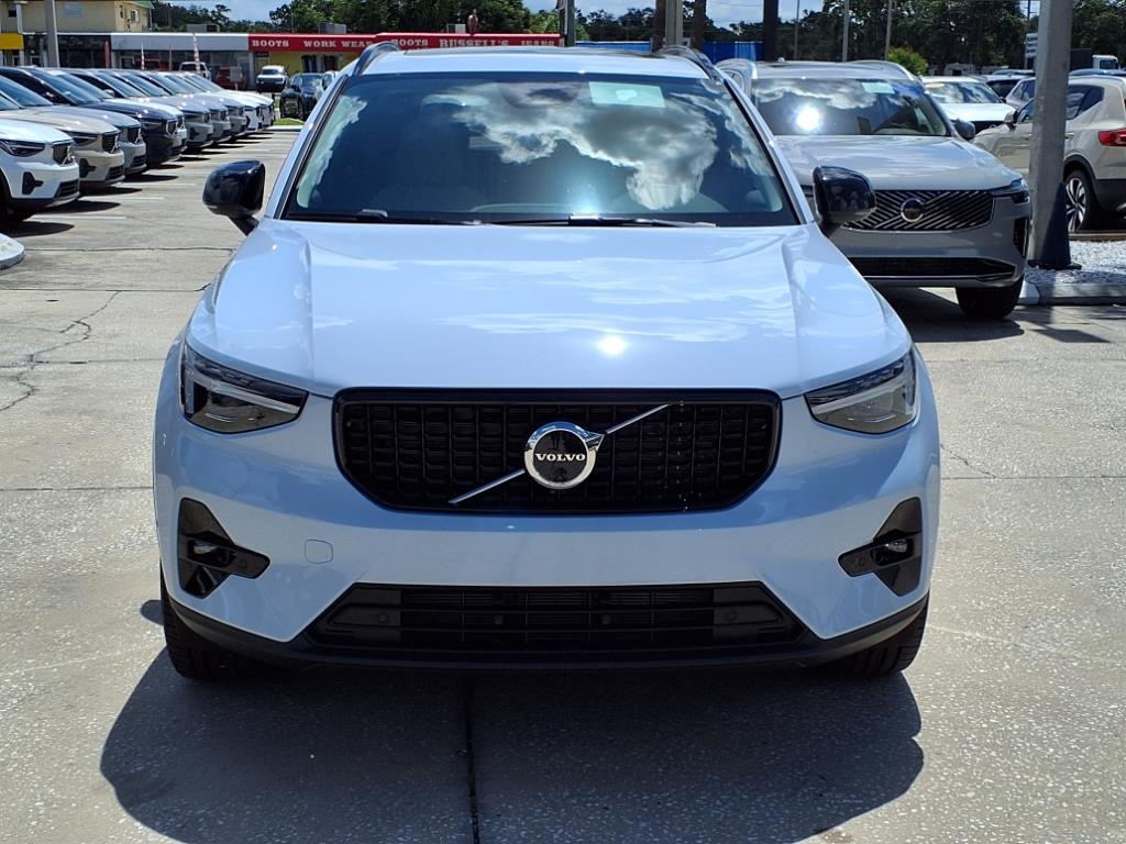 2026 Volvo XC40 Plus photo 2