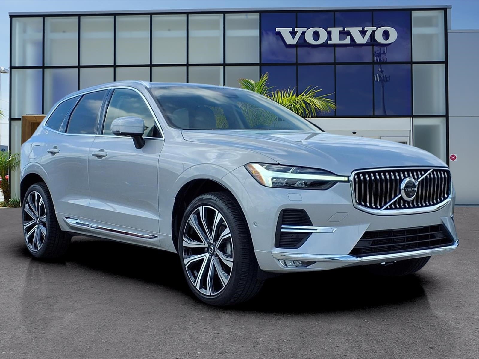 2023 Volvo XC60 B5 Ultimate Bright Theme AWD's photo
