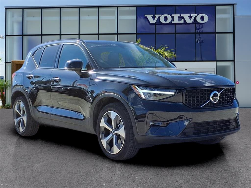 2024 Volvo XC40 Plus's photo