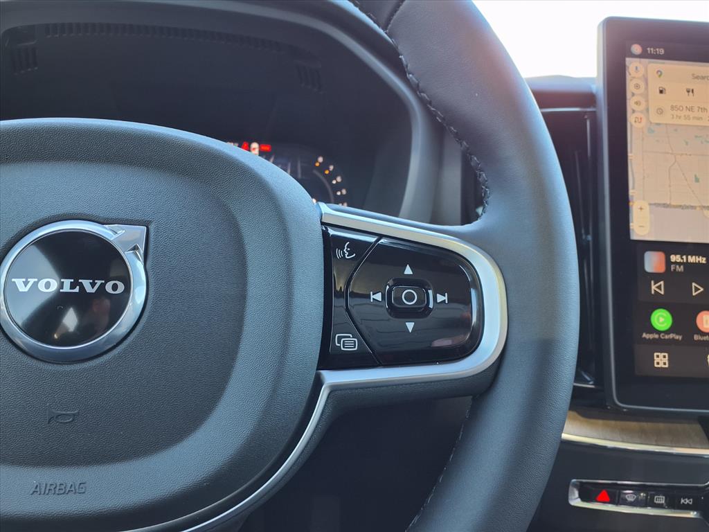 2026 Volvo XC60 Plus - Photo 16