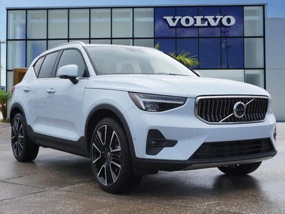 New 2024 Volvo XC40 B5 Plus Bright Theme