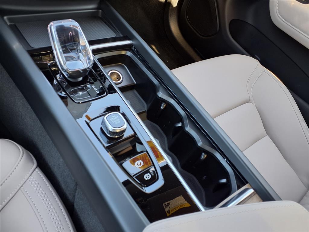 2026 Volvo XC60 Core - Photo 13