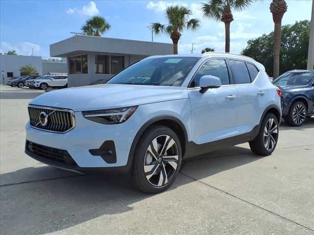 2025 Volvo XC40 photo 3