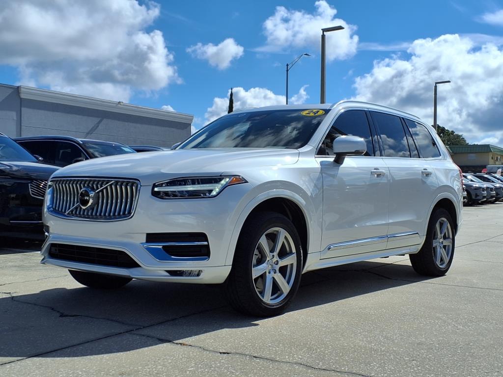 2024 Volvo XC90 B5 Core photo 3