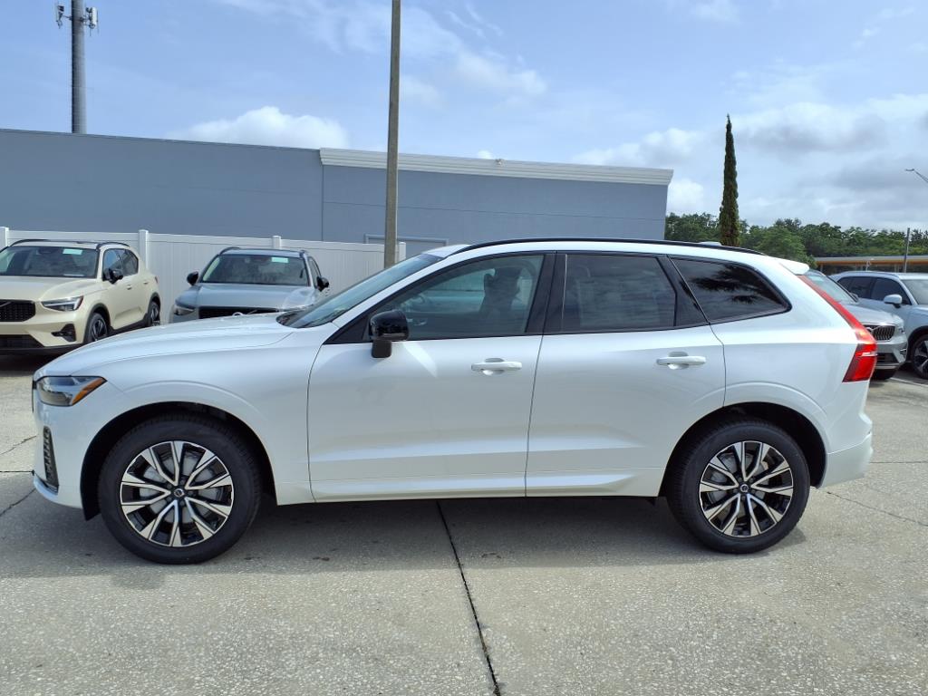 2025 Volvo XC60 B5 Core photo 4